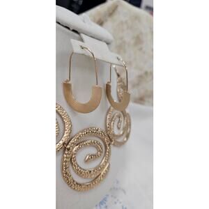 Boho Hammered Gold Swirl Collar Necklace and Hoop Earrings Jewelry Set